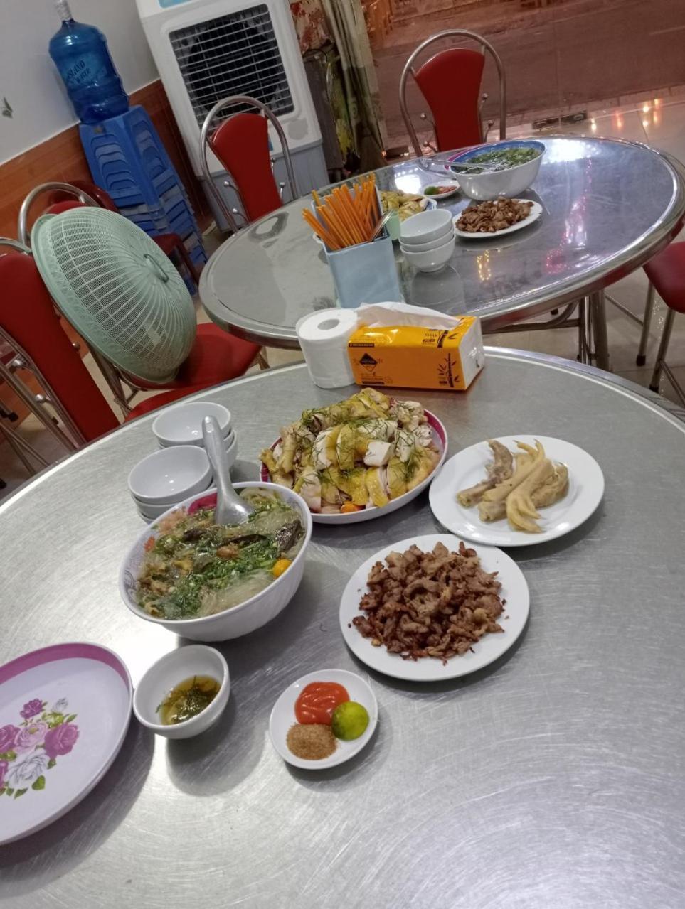 Bed and Breakfast Nha Nghi Phuong Thao Quan Lan Exterior foto